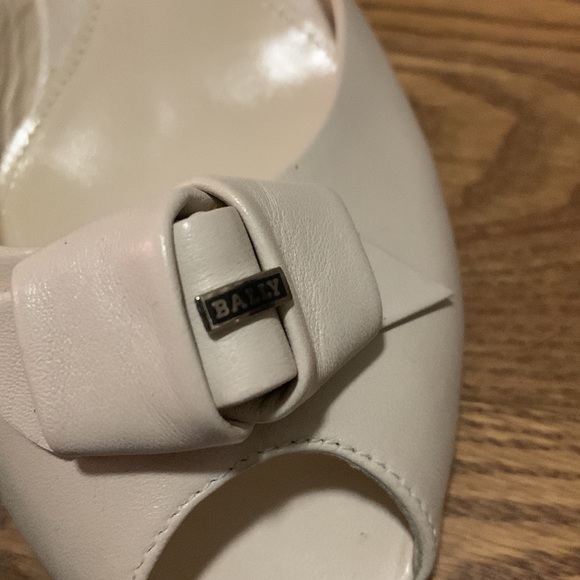 Worn once Bally ivory sandals with leather knot - Picture 3 of 6